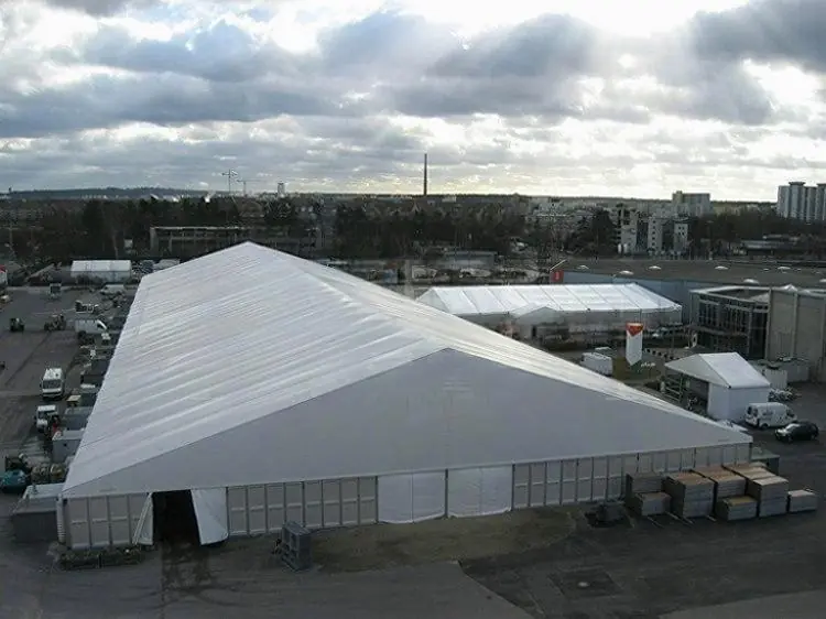 Crowd inside the 50x100m American event tent during a live conference