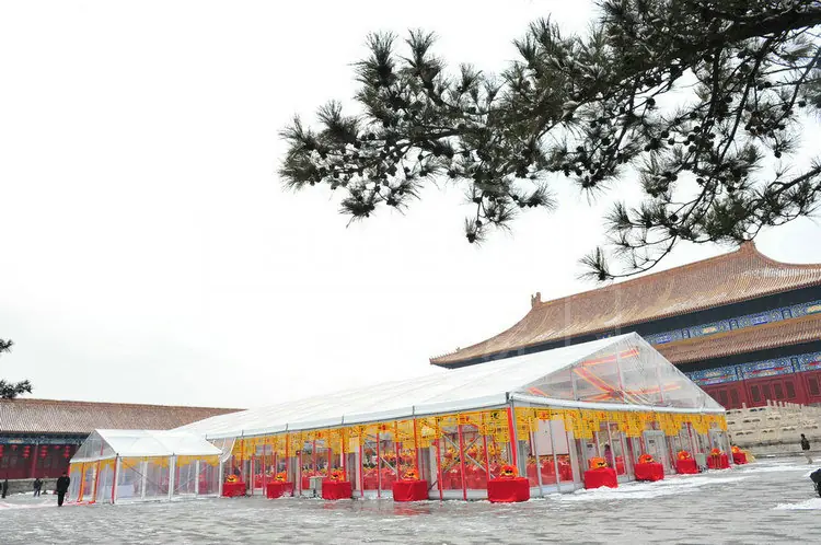 Exterior of Royal Wedding Clear 25X40m transparent tent by Superb Holaj Tent, showcasing luxury design for wedding events with 400-600 guest capacity.